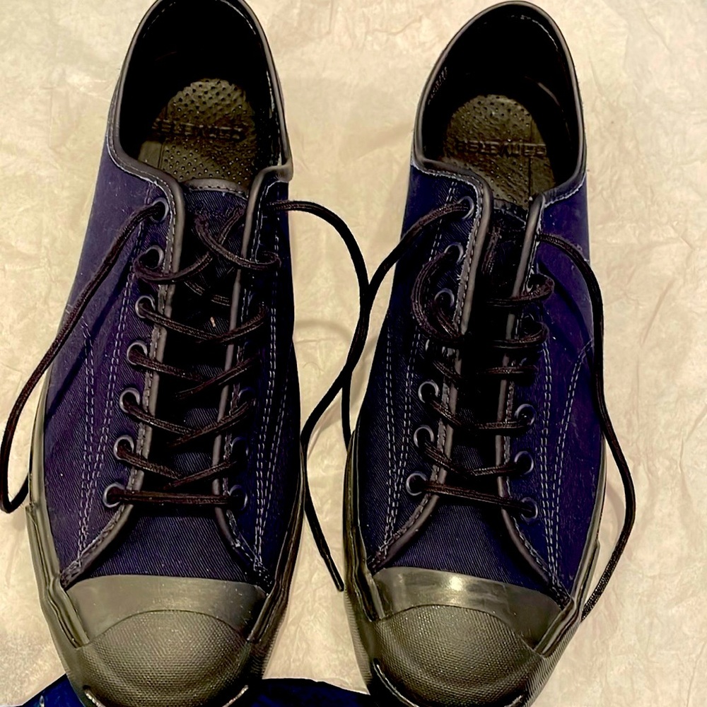 Converse dark blue men sneaker used very good condition